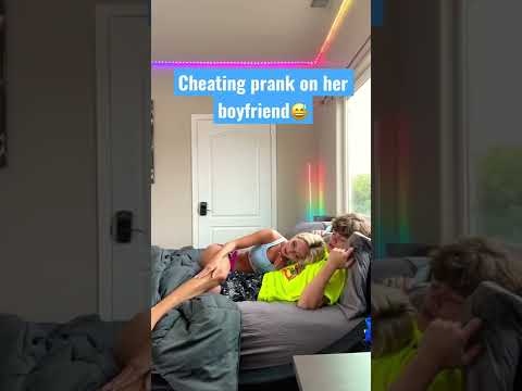 CHEATING PRANK ON HER BOYFRIEND 😳 - #shorts