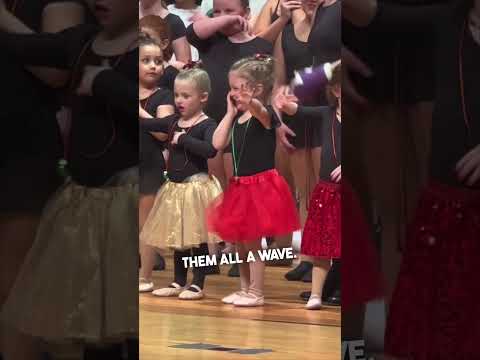 Little girl looks for her family in the crowd 🥹