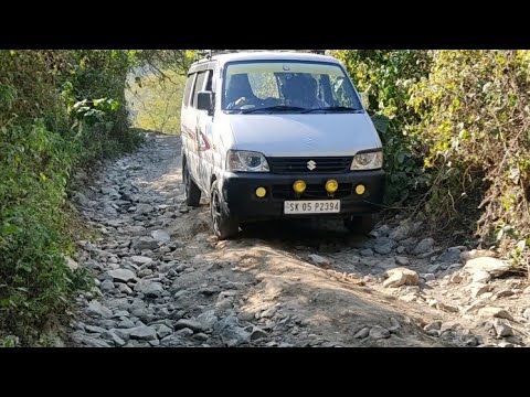 maruti eeco climbing a steep rough incline| maruti eeco offroading