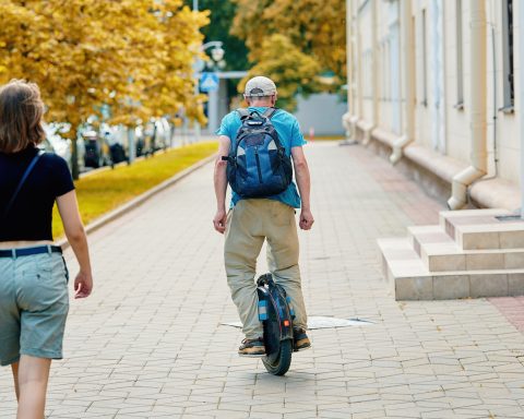 Ditch the Car: Unveiling the Future of Urban Transit with the One-Wheel Electric Scooter